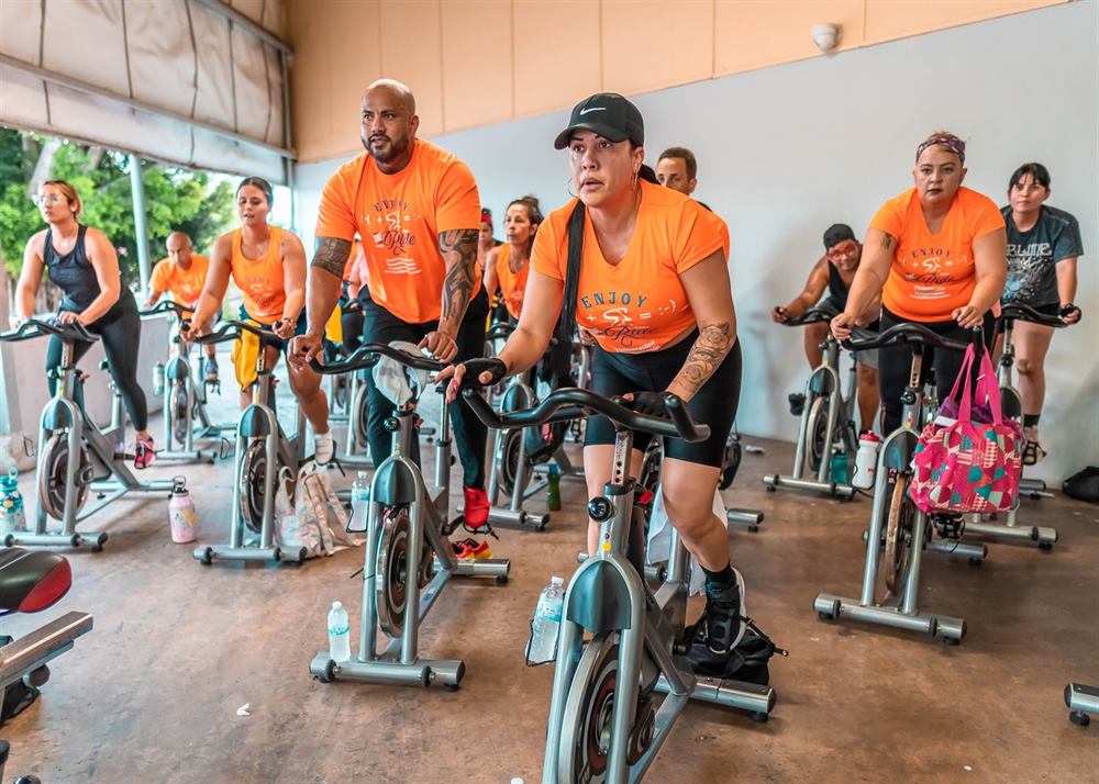 Clases de indoor cycling en gimnasio de Puerto Rico para aumentar resistencia