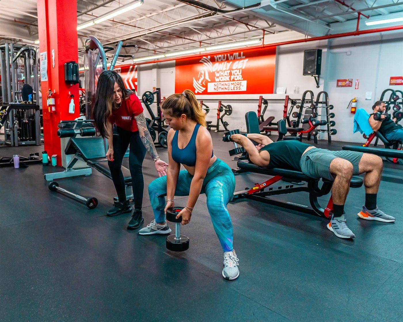 Entrenamiento personal en gimnasio de Puerto Rico con entrenadora de Westside Fitness Club